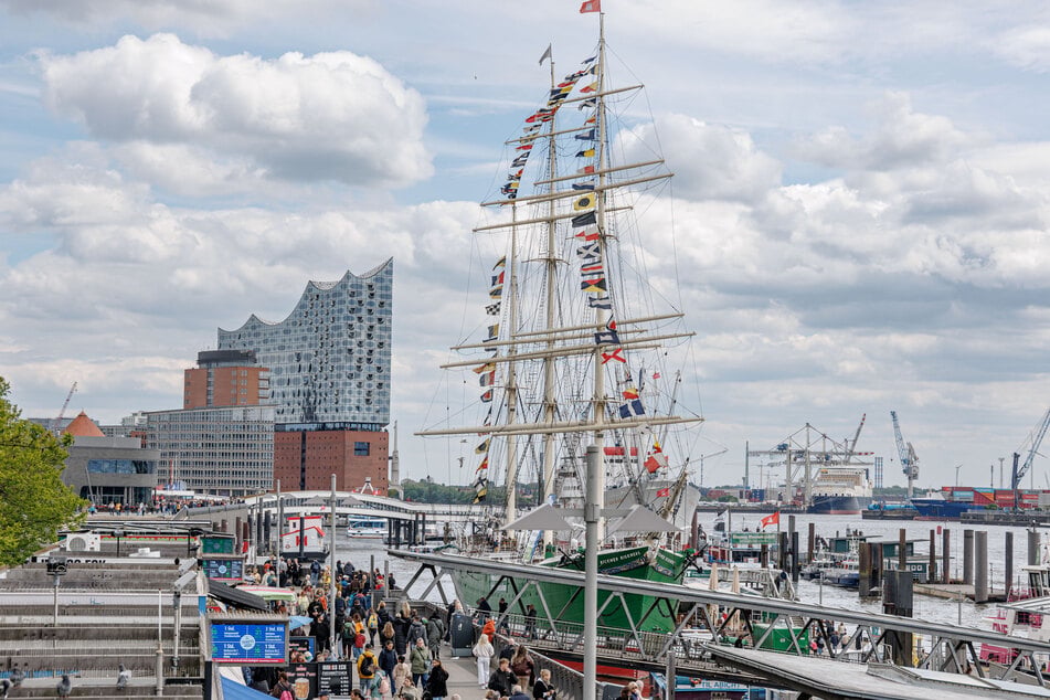 Hamburg bei bedecktem Himmel. (Archivbild)
