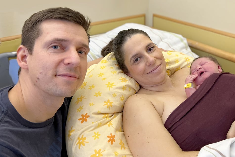 Dresden: Dresdens Neujahrsbaby ist da: Eltern ganz stolz auf ihr Töchterchen