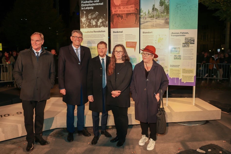 Das Denkmal, dessen Grundstein am Donnerstagabend gelegt wurde, soll 2029 fertiggestellt werden.
