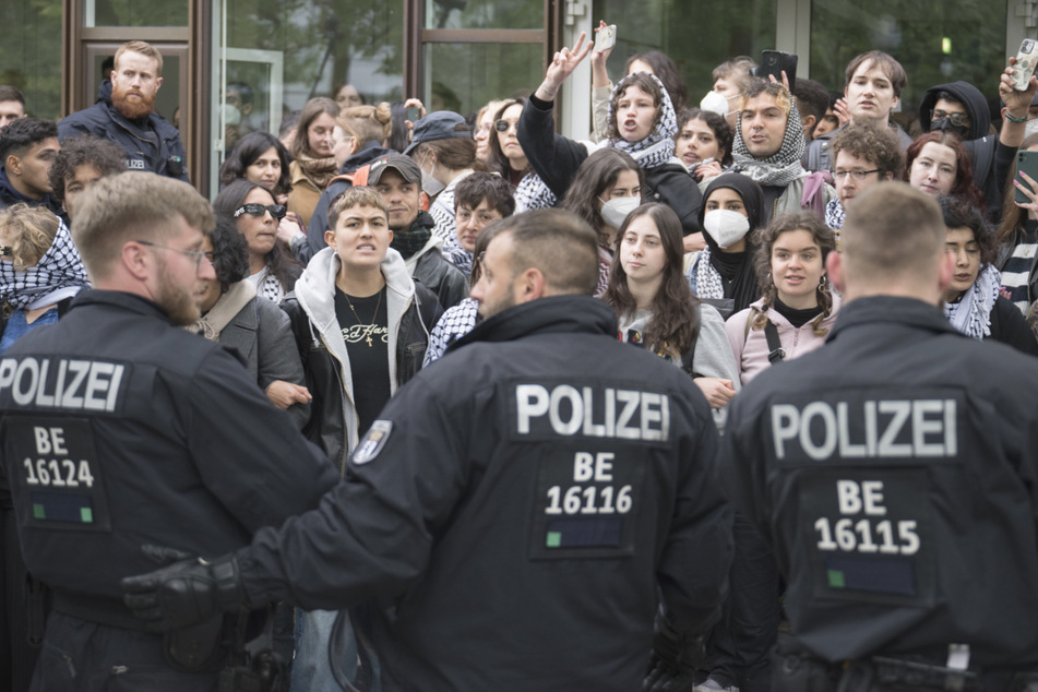 Seit Monaten kommt es an der FU immer wieder zu propalästinensischen Protesten. (Archivbild)