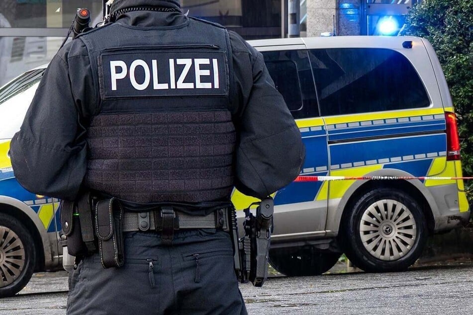 Durch das vehemente Eingreifen der Polizei konnte der Gefährder in der Darmstädter Innenstadt letztlich festgenommen werden. (Symbolbild)