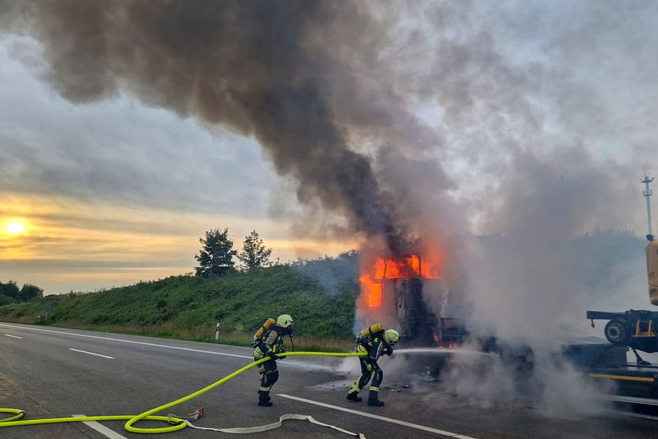 Lkw in Flammen: A4 Richtung Chemnitz voll gesperrt!