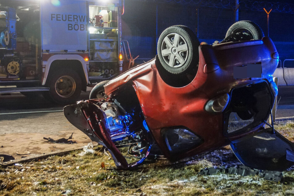Böblingen: Kleinwagen-Fahrer überschlägt sich