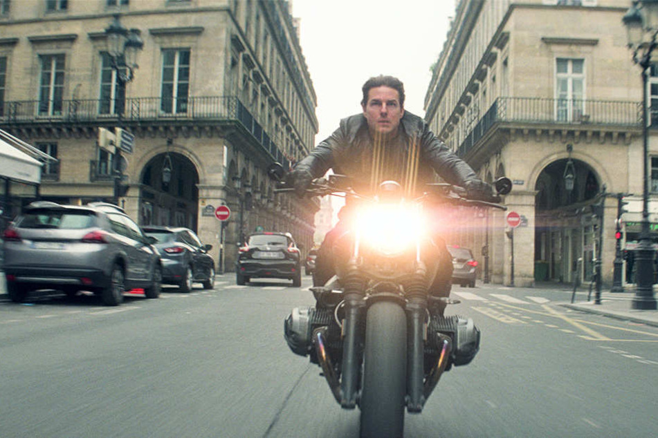 Ethan Hunt (Tom Cruise) darf wieder aufs Motorrad steigen und in vollen Tempo durch die Stadt düsen.