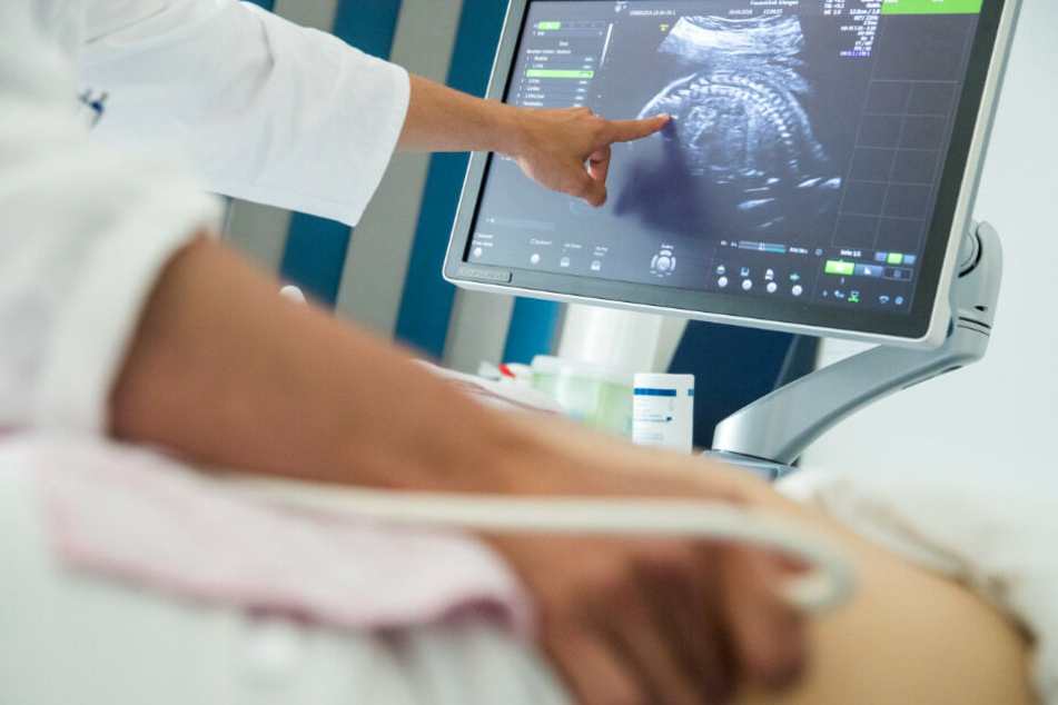 Zwei Frauenärzte mussten sich wegen der Tötung eines Ungeboren vor Gericht verantworten.