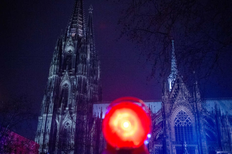 Auch in diesem Jahr wird es an Silvester rund um den Kölner Dom eine böllerfreie Zone geben (Archivbild).
