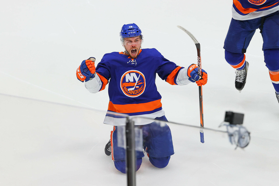 Islanders left wing Anthony Beauvillier scored the game-winning goal as NY forces game seven against Tampa Bay on Friday