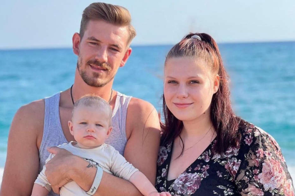 Tim Katzenbauer (25) und Lavinia Wollny (24) mit Töchterchen Haylie (damals etwa acht Monate alt).