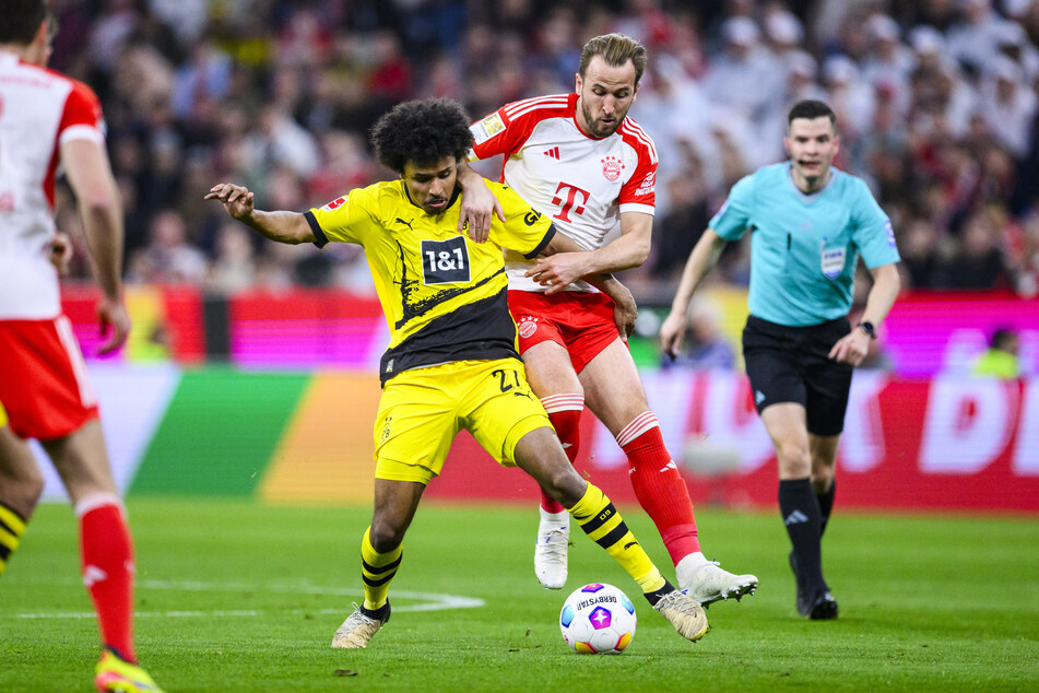 BVB-Jungstar Karim Adeyemi (22, l.) tat sich in der Bundesliga gegen Größen wie Bayerns Harry Kane (30, r.) nicht immer leicht.