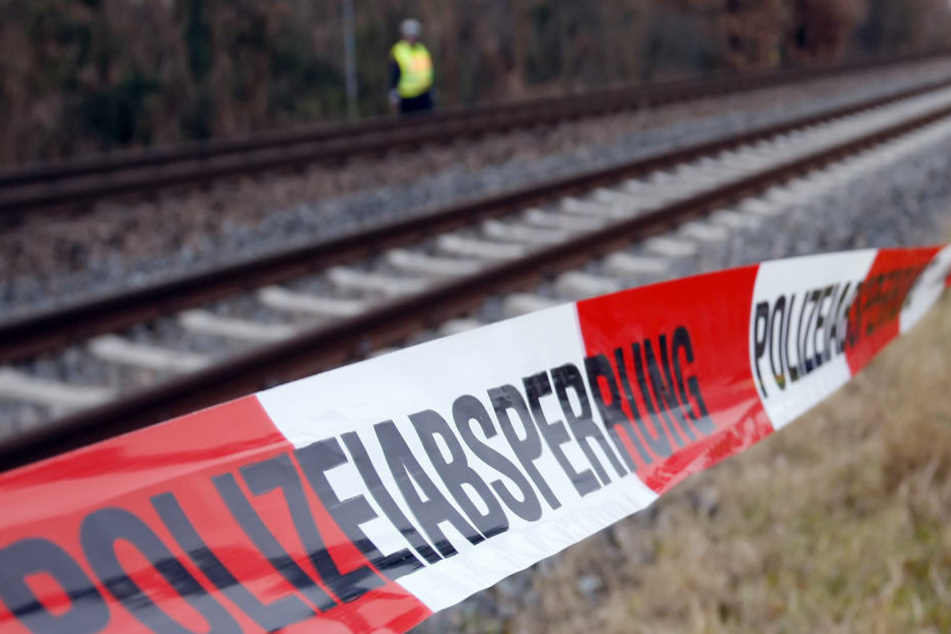 Ein Mann wurde am 2. Weihnachtstag von einem Nachtzug erfasst und ist in der Folge gestorben. (Symbolbild)