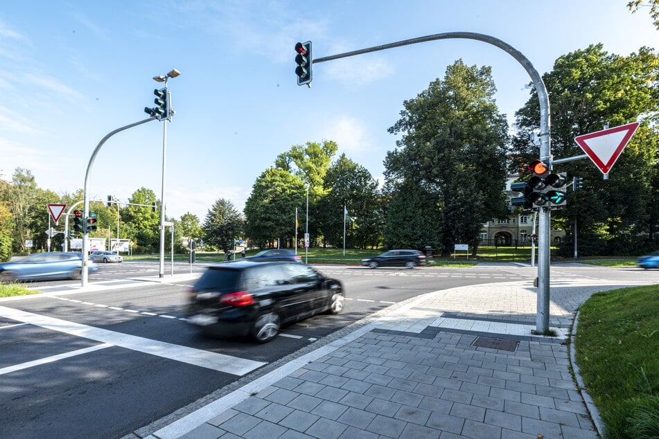 Der grüne Pfeil an der Kreuzung Zschopauer Straße/Ritterstraße wurde Ende August auf die nicht immer aufleuchtende elektronische Variante umgestellt.