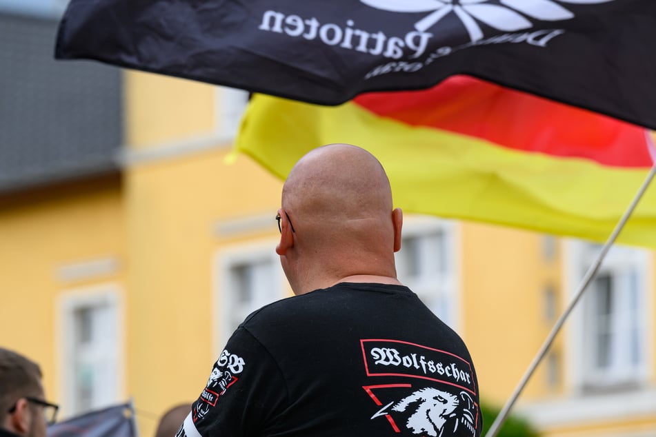 Die Zahl rechtsextremer Menschen in Deutschland steigt an.