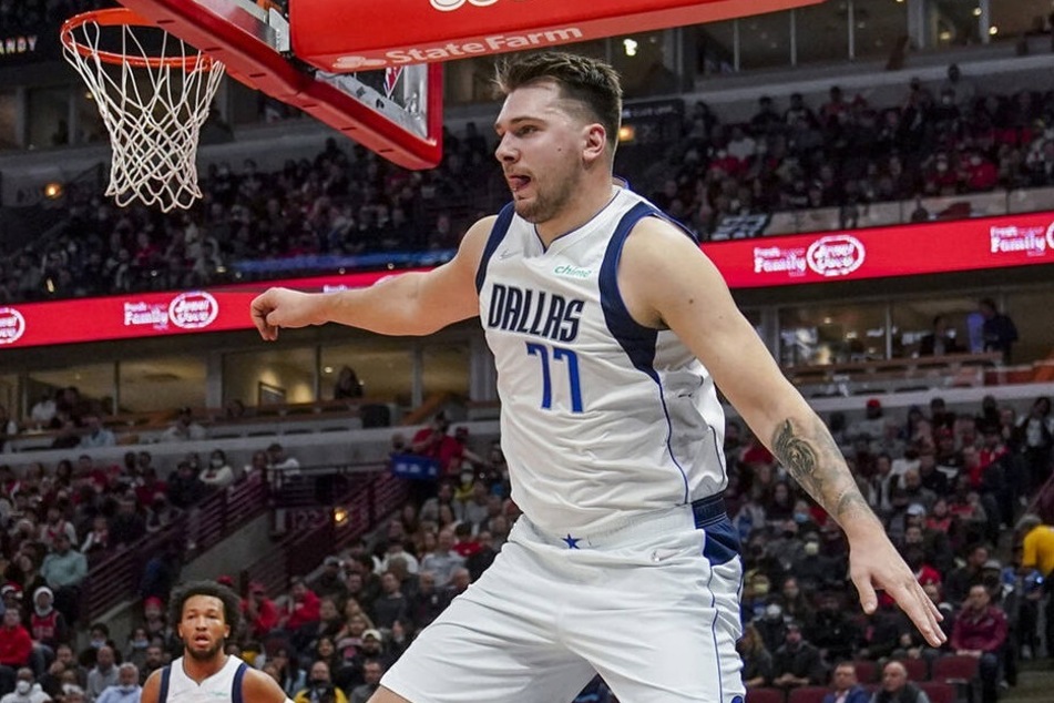 Luka Doncic scored 24 points to help the Mavs beat the Nuggets on Monday night.