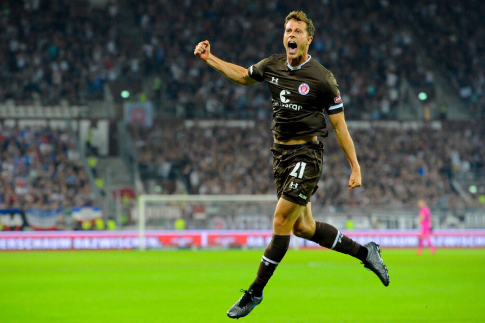 James Lawrence jubelt über seinen Treffer für den FC St. Pauli.