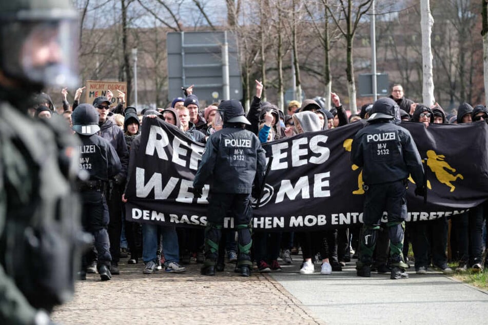 Zuletzt gingen linke Bündnisse gegen Demonstrationen von LEGIDA oder die Partei "Die Rechte" auf die Straße. Am Samstag wollen sie gegen die Compact-Konferenz protestieren.
