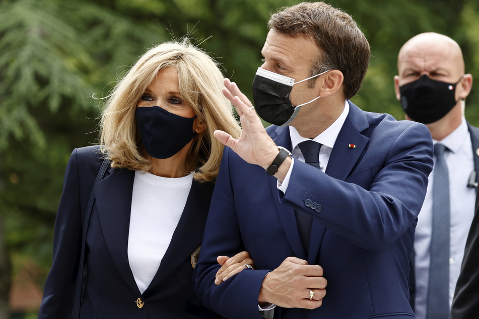 Emmanuel Macron (43) mit seiner Frau Brigitte (63). Die landesweiten Regionalwahlen gelten als Stimmungstest für die kommende Präsidentschaftswahl im Frühjahr 2022.