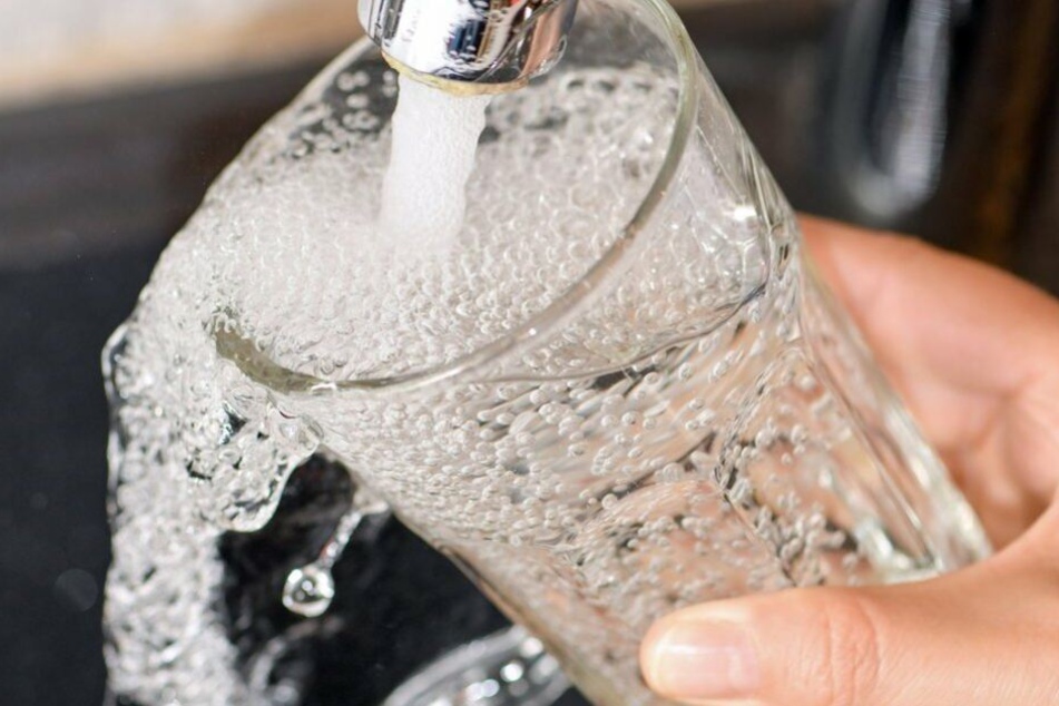 In Quickborn sollte kein Wasser aus der Leitung getrunken werden. (Symbolbild)