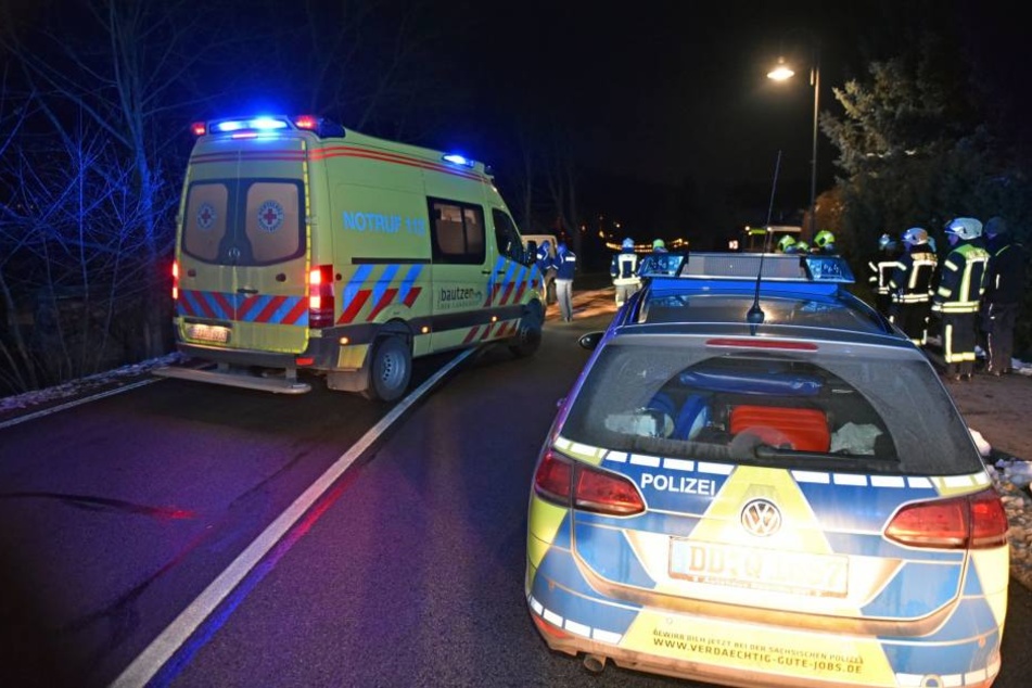 Die Fahrer wurden schwer verletzt ins Krankenhaus gebracht.