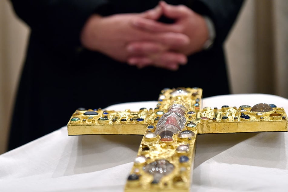 Im Februar tauchte das geklaute Kreuz wieder auf.