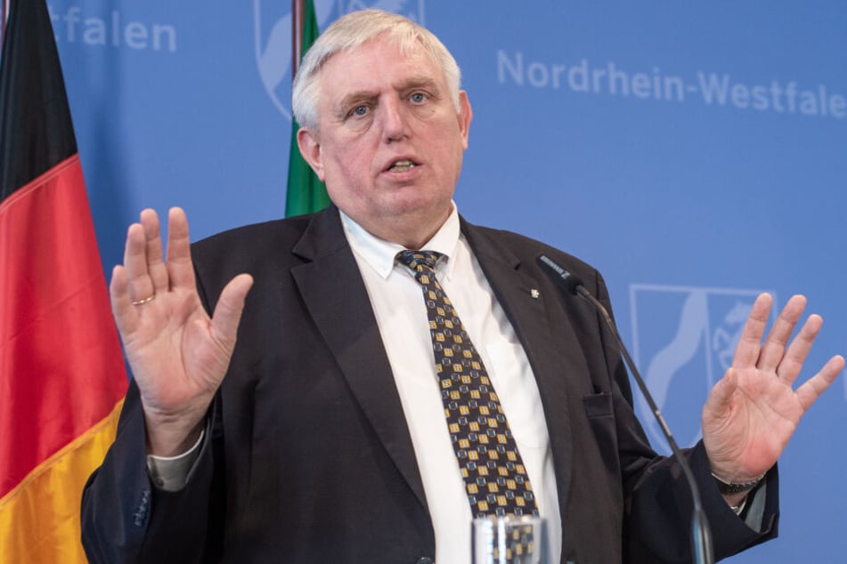 NRW-Gesundheitsminister Karl-Josef Laumann (62) äußerte sich zur Schließung dreier Apotheken in Köln.