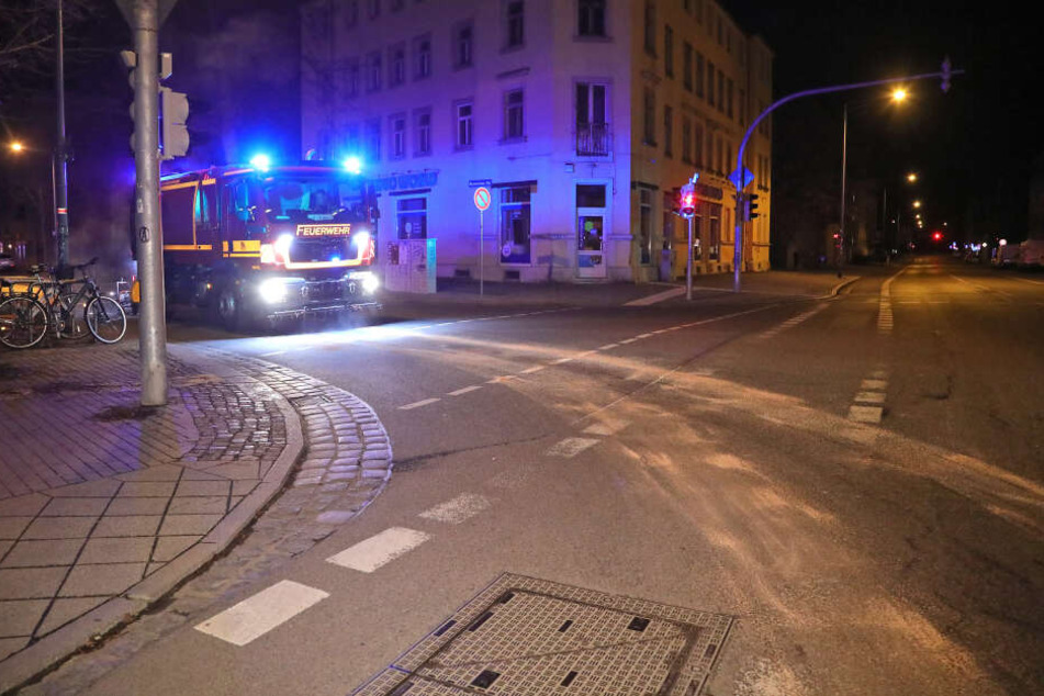 Mit Spezialgerät wurde die Spur gereinigt.