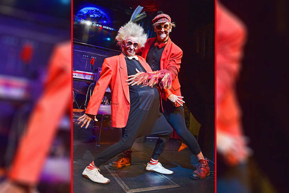 Rainer König (l.) und Matthias Kahnert sind als Clowns-Pantomimen mit an Bord des Raumschiffs.