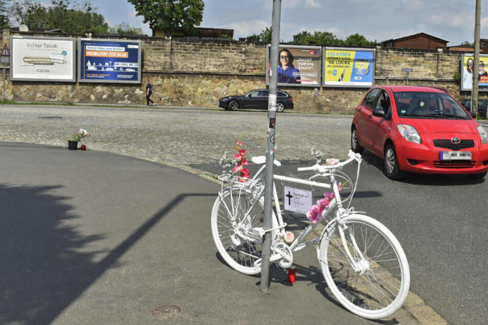 An der Ecke Stauffenbergallee/Rudolf-Leonhard-Straße starb ein Radfahrer, die Grünen wollen die Ecke nun sicherer machen.