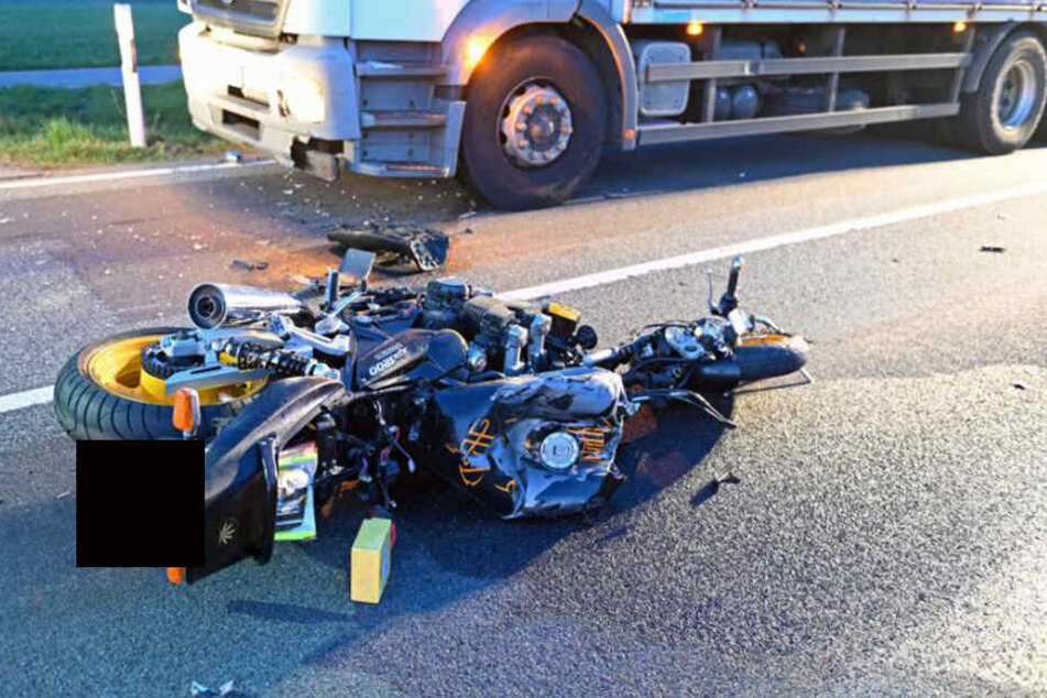 Das Motorrad wurde bei dem Unfall komplett zerstört.