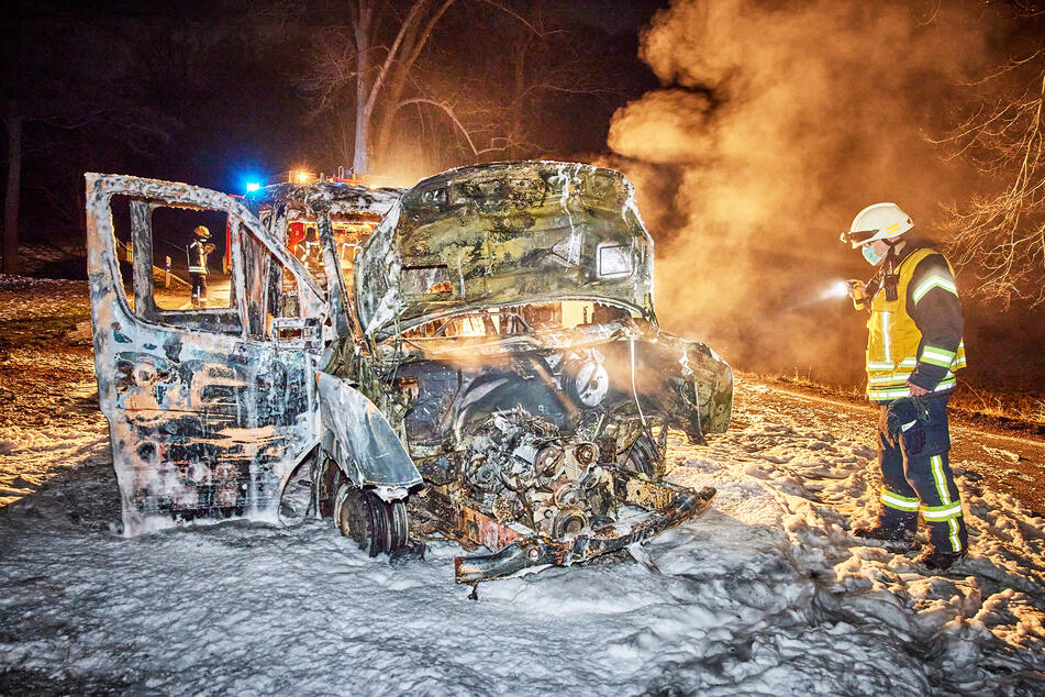 Vom VW Crafter blieb nur Schrott übrig.