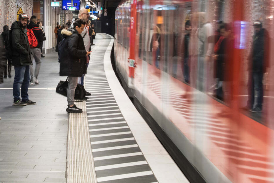 Der S-Bahn-Verkehr wurde gestoppt (Symbolfoto).