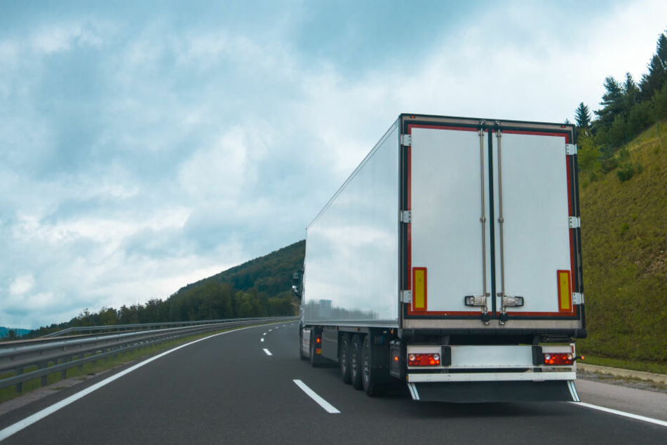 Lkw-Fahrer checkt Ladung nach Ankunft in Deutschland und traut seinen Augen nicht