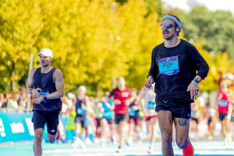 Harry Styles undercover beim Berlin-Marathon: Superstar knackt Drei-Stunden-Marke