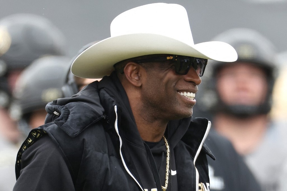 In total prime time fashion, Deion Sanders fired shots back at Colorado State coach Jay Norvell after dissing Sanders about his presentation style when meeting with media.