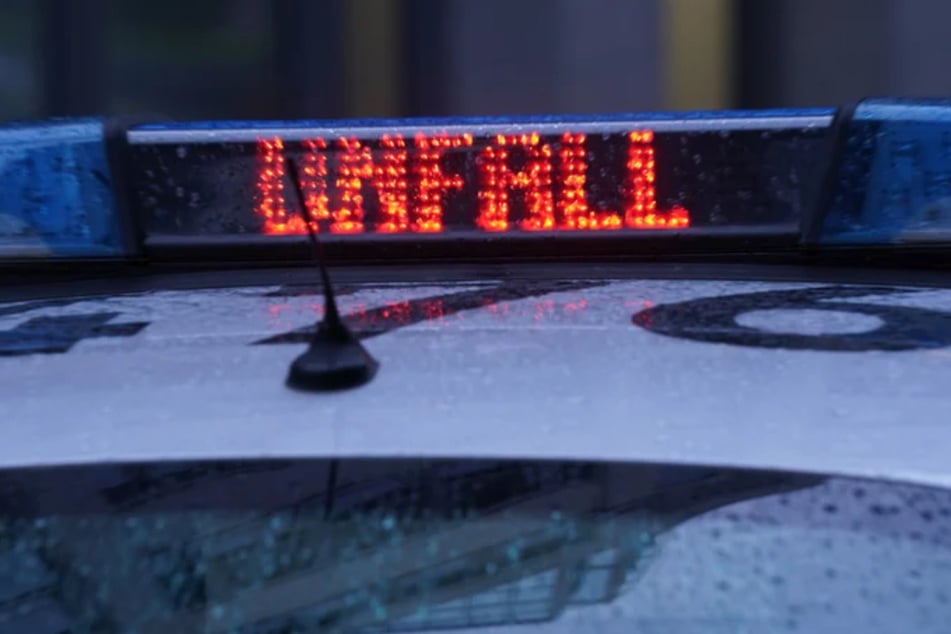 Die A3 ist in Fahrtrichtung Köln nach zwei Unfällen mit mehreren Fahrzeugen bis auf Weiteres gesperrt.