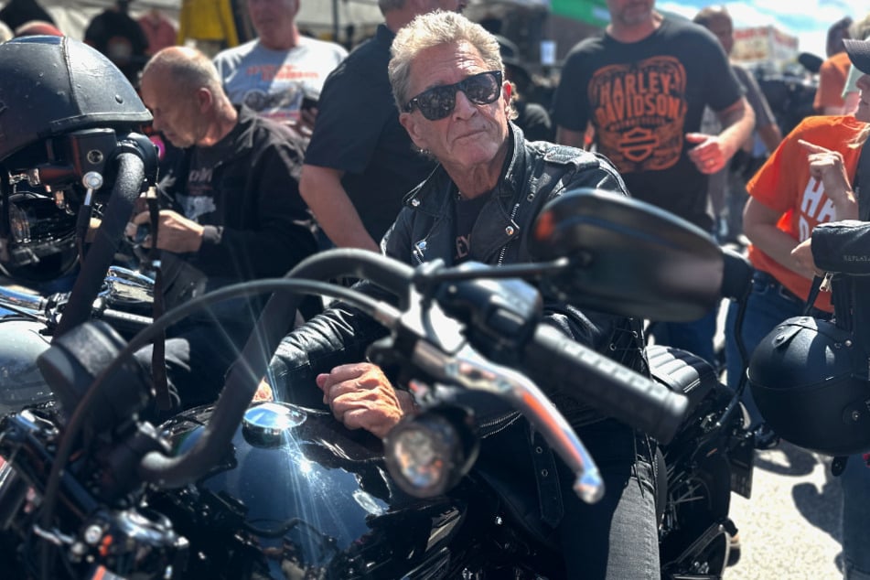 Harley-Days-Stargast Peter Maffay (75) kurz vor dem Start der Motorrad-Parade am Sonntag.