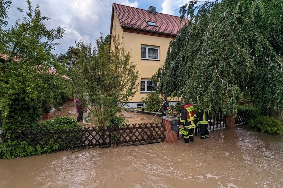 Sturzfluten im Kreis Leipzig: Umweltminister bei Aufräumarbeiten vor Ort