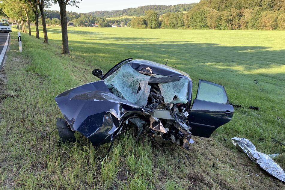Die 18-jährige Fahrerin wurde bei dem Unfall schwer verletzt.