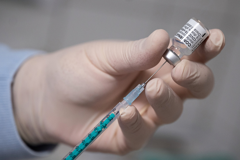 CDU und CSU im Bundestag schlagen in der Debatte über die mögliche Einführung einer Corona-Impfpflicht zunächst den Aufbau eines Impfregisters vor.
