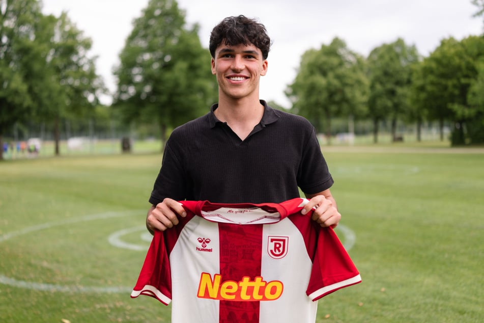 Marco Wörner (21) streift sich von nun an das Jahn-Trikot über.