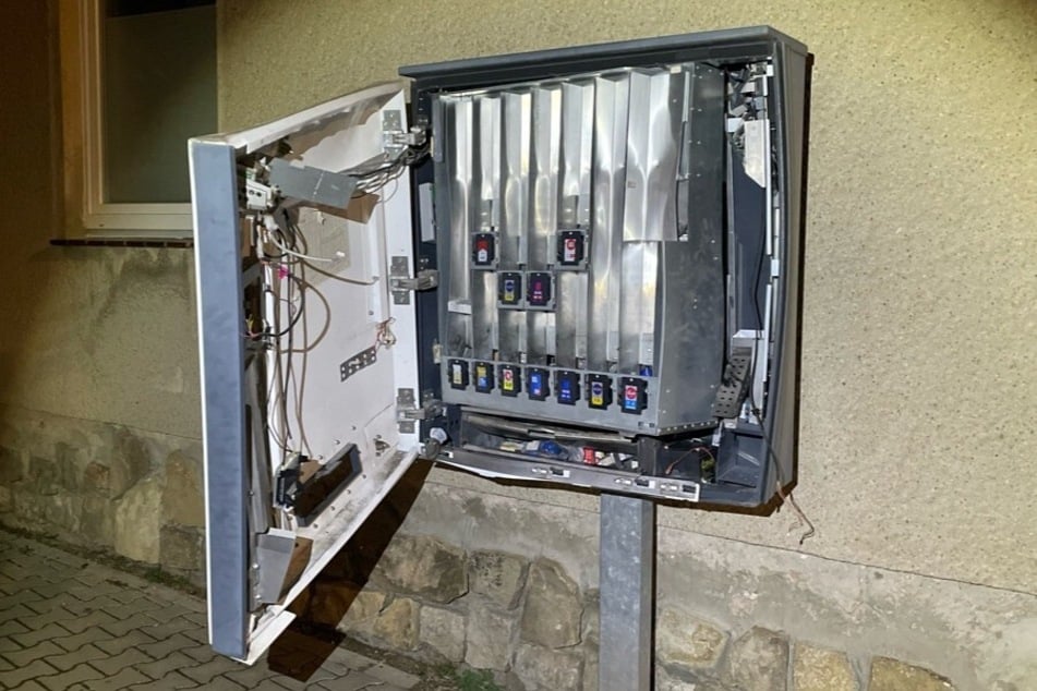 Besonders schwerer Diebstahl: Täter sprengen Zigarettenautomat