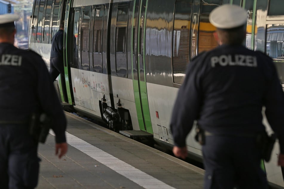 Die Eberswalder Bundespolizei musste sich um einen stark alkoholisierten Mann (36) kümmern. (Symbolbild)