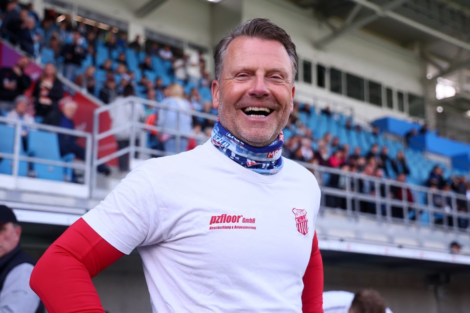 FSV-Coach Rico Schmitt (57) hält in der Offensive alle Trümpfe in der Hand.
