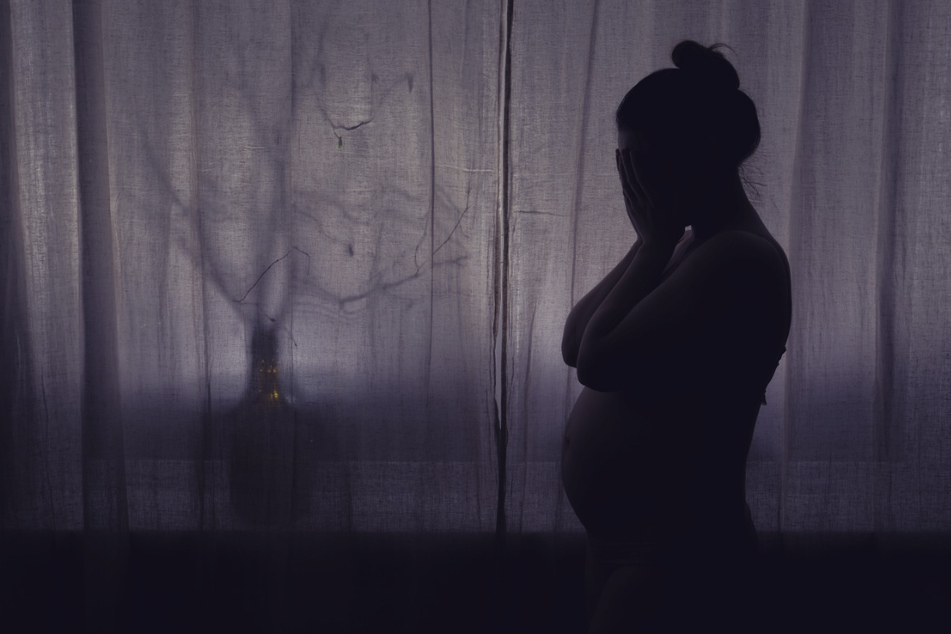 In England bekam eine werdende Mutter (36) während der Schwangerschaft heftige Sehstörungen. Ärzte stellten eine seltene Krankheit fest. (Symbolbild)