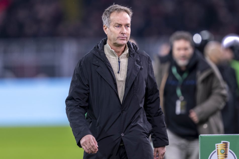 Bayer-Leverkusen-Trainer Kasper Hjulmand (53) ist in seiner dänischen Heimat auch für seine politischen Äußerungen und sein soziales Engagement bekannt.
