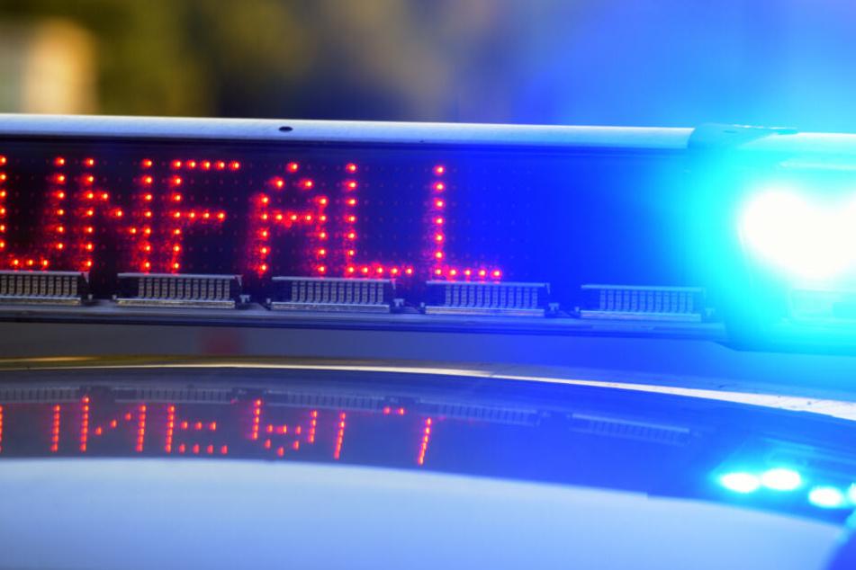 Nach einem Unfall ist die A8 in Richtung München voll gesperrt. (Symbolbild)