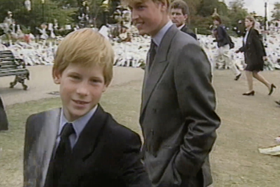 Harry (38 l.) und sein Bruder William (40) nach dem Tod ihrer Mutter Prinzessin Diana 1997.