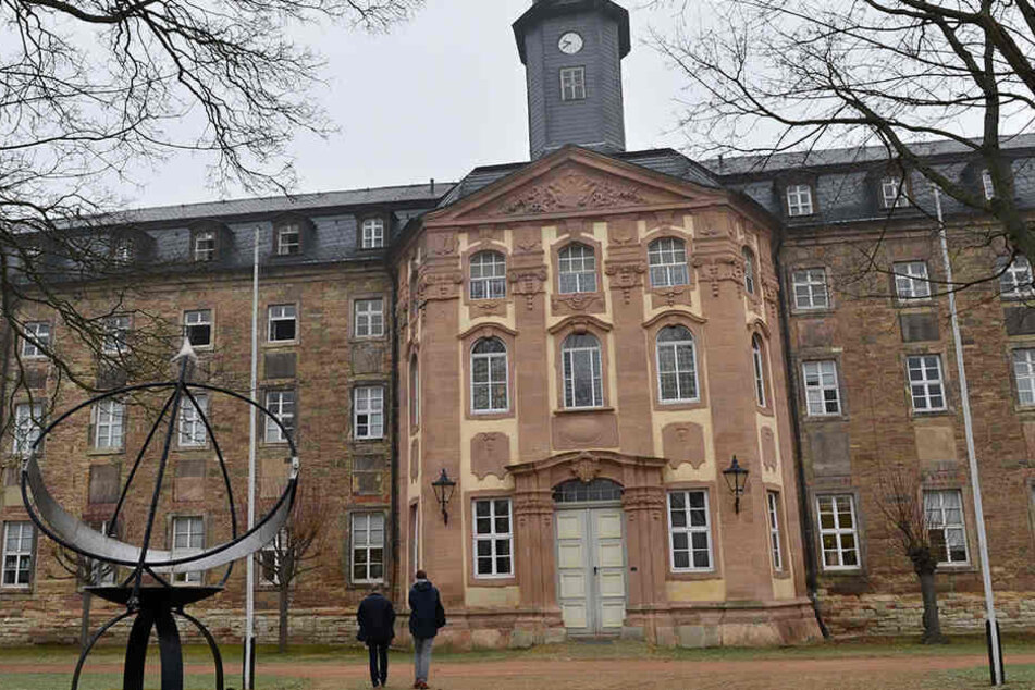 Ein 15-Jähriger soll in der Klosterschule Roßleben einen Mitschüler niedergestochen haben.
