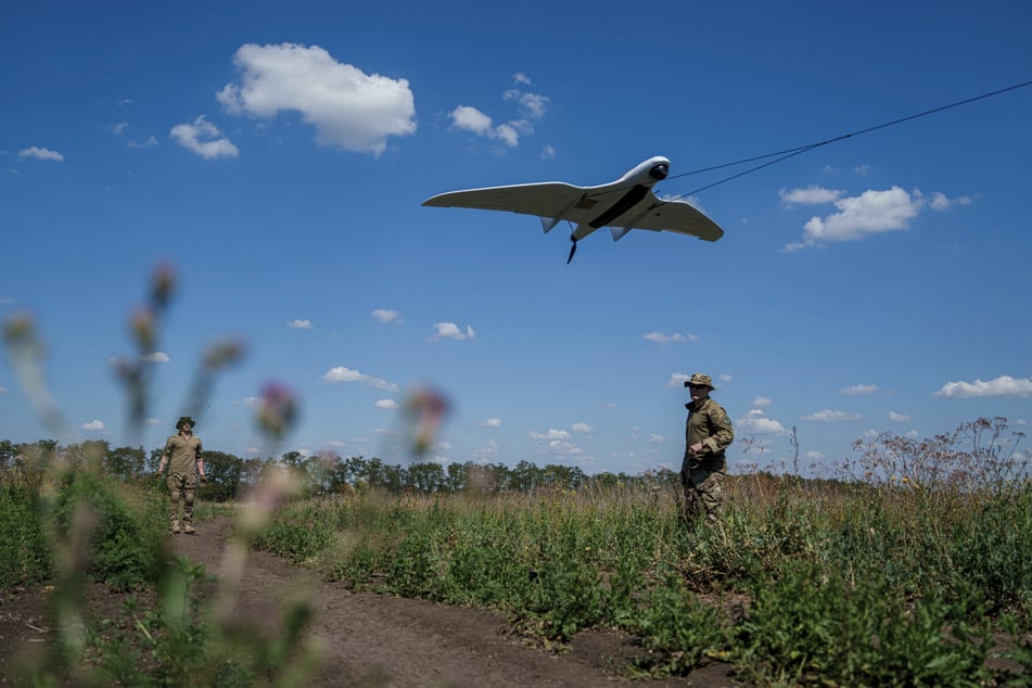 Ukrainische Soldaten nutzen Drohnen nicht nur für Angriffe auf Russland. Mit der Technik wird auch Aufklärungsarbeit betrieben.