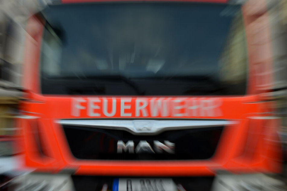 Die Feuerwehr rückte auf dem Bauernhof an. (Symbolbild)