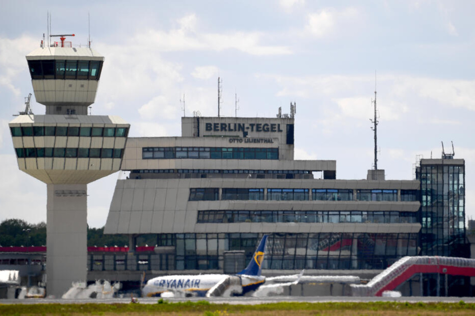 Damit will die Gruppe "Am Boden bleiben" auf die klimaschädlichen Folgen des Fliegens aufmerksam machen (Symbolbild).